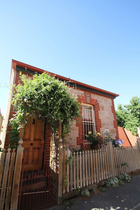 Adelaide Heritage Cottages & Apartments - Accommodation Port Hedland 1