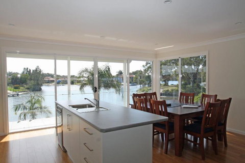 Unbeatable Waterfront Location - Accommodation Port Hedland 4