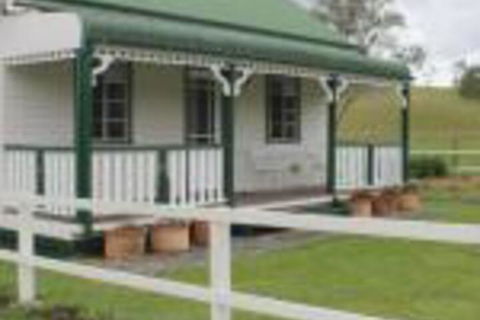 The Dollhouse Cottage - Accommodation Port Hedland 0