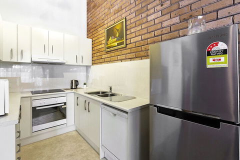 Macadamia Court, 2/8 Government Road - Accommodation Port Hedland 3
