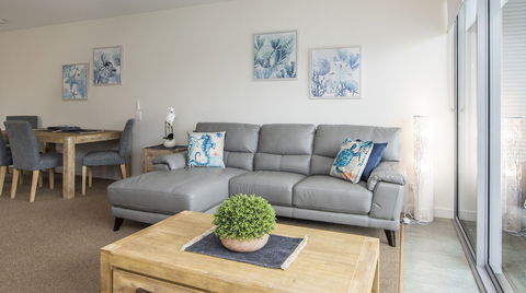 Absolute Waterfront Magnetic Island - Accommodation Port Hedland 3