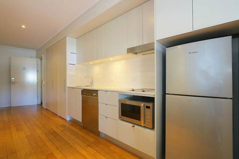 Lagoon Pool 2 Bedroom Spa Suite - Accommodation Port Hedland 3