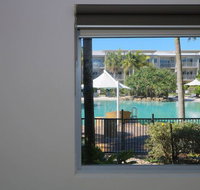 Lagoon Pool 2 Bedroom Spa Suite - Accommodation Port Hedland