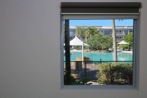 Lagoon Pool 2 Bedroom Spa Suite - Accommodation Port Hedland 0