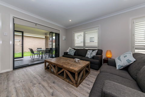 Tomaree Road 19 The Cottage - Accommodation Port Hedland 4
