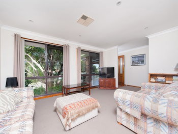 Wildflowers At Fingal Bay - Accommodation Port Hedland 1