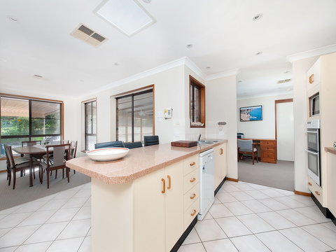 Wildflowers At Fingal Bay - Accommodation Port Hedland 4