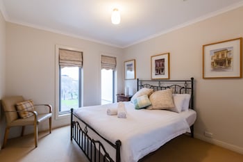 JASMINE, 2BDR Port Melbourne House - Accommodation Port Hedland 0