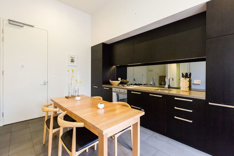 GEORGE, 1BDR North Melbourne Apartment - Accommodation Port Hedland 3