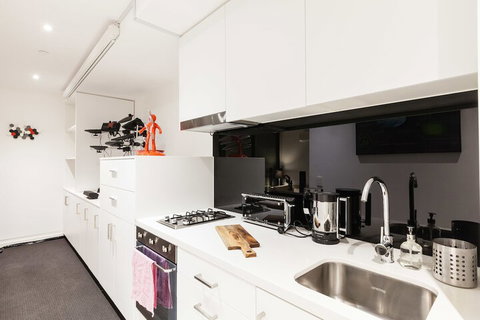 CLARK, 1BDR Melbourne Apartment - Accommodation Port Hedland 3