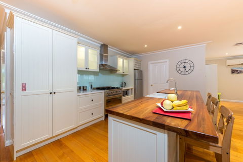 Lovely 5BR House Walk To Train And Shops - Accommodation Port Hedland 2