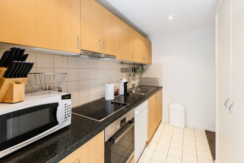 NAOMI, 2BDR South Melbourne Apartment - Accommodation Port Hedland 4