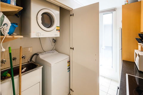 NAOMI, 2BDR South Melbourne Apartment - Accommodation Port Hedland 0