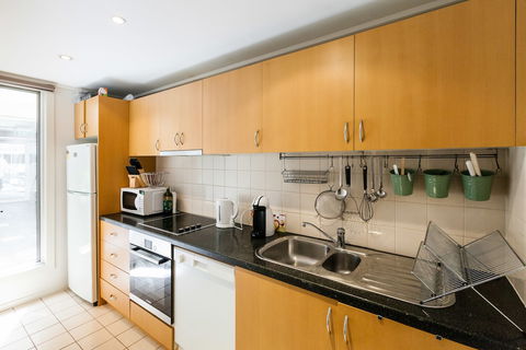 NAOMI, 2BDR South Melbourne Apartment - Accommodation Port Hedland 3
