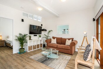 Half Moon Cottage - Accommodation Port Hedland 0