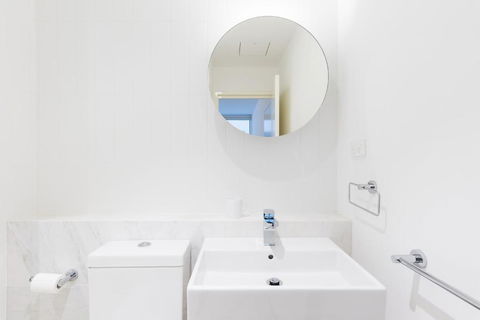 Amazing Location 1BR Apartment In Melbourne CBD - Accommodation Port Hedland 3