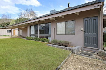 Alinga Longa Residence 4 Bedroom With Pool - Accommodation Port Hedland 0