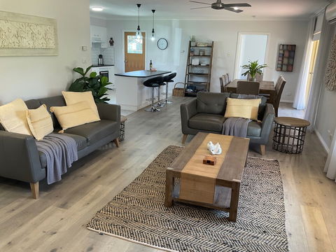 Valley View Townhouse - On The RAIL TRAIL - Accommodation Port Hedland 2