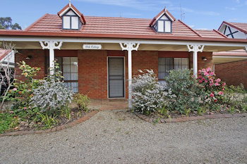 Oak Cottage - Tudor Village Unit 5 - Accommodation Port Hedland 0