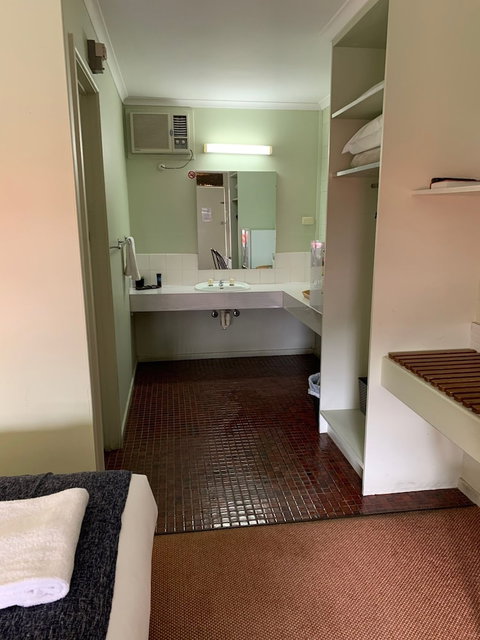 Finley Country Club Hotel Motel - Accommodation Port Hedland 4