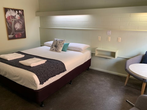 Finley Country Club Hotel Motel - Accommodation Port Hedland 6