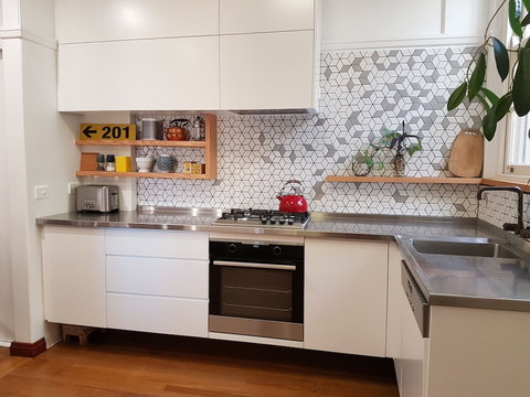 Newcastle Short Stay Apartments - Gatsby On Watt - Accommodation Port Hedland 3