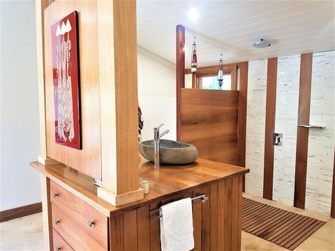 Palm Grove Rainforest Retreat - Accommodation Port Hedland 3