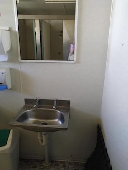 Irish Club Accommodation - Accommodation Port Hedland 1