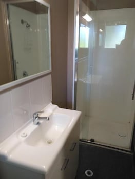 Irish Club Accommodation - Accommodation Port Hedland 5