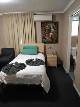 Irish Club Accommodation - Accommodation Port Hedland 3