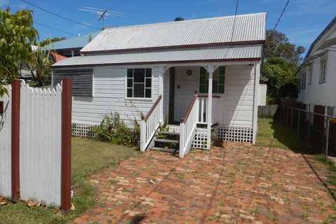 Charming, Private 3-Bedroom Cottage By The Bay - Accommodation Port Hedland 4