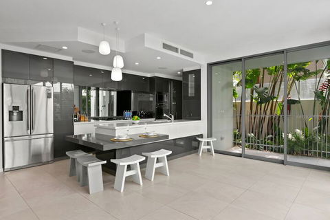 Tranquil Waters - Luxury In Oceans Edge - Accommodation Port Hedland 5