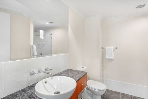 Poolside Apt In Alamanda Beachfront Resort 55 - Accommodation Port Hedland 4
