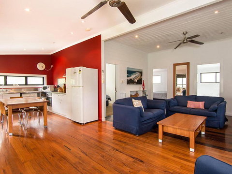 Tuppys On The Lake - Accommodation Port Hedland 1