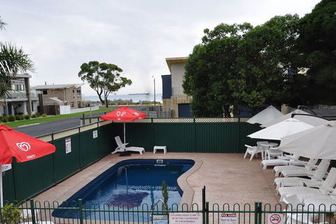 Dylene Caravan Park - 2 Br Family Cabin With Air - Accommodation Port Hedland 2