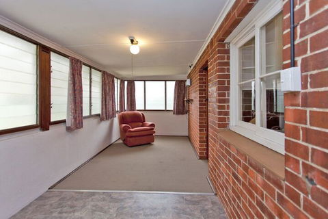 Red Brick Beauty - Central Cottage - Accommodation Port Hedland 6
