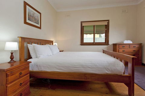Red Brick Beauty - Central Cottage - Accommodation Port Hedland 4