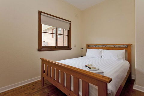 Red Brick Beauty - Central Cottage - Accommodation Port Hedland 1
