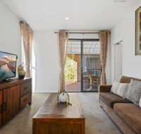 HomeHotel Cozy Duplex in Serene Suburb - Accommodation Port Hedland