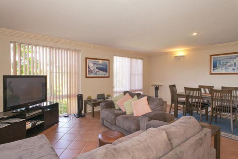 1 / 17 22nd Ave Sawtell NSW - Accommodation Port Hedland 5