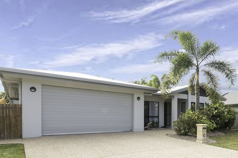 Beach Bliss Queen Bed BBQ Pool Netflix - Accommodation Port Hedland 2