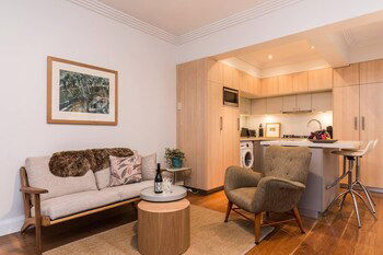 Art Deco 2 Bed Sydney & Darlinghurst Gem - Accommodation Port Hedland 5