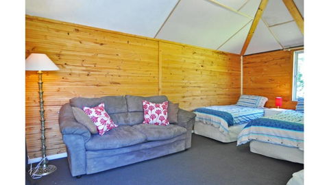 MY Fair Lady External Bathroom PET Friendly - Accommodation Port Hedland 3