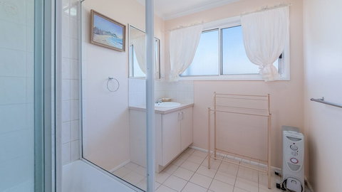 THE Lighthouse Surf Side - Accommodation Port Hedland 5