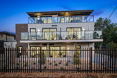 Manhattan Apartments - Notting Hill - Accommodation Port Hedland 0