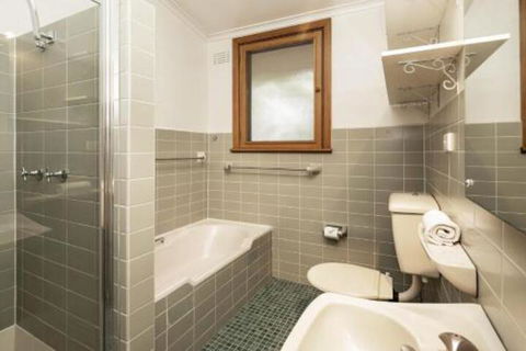 Alpine House Views Over Lake Jindabyne & The Snowy Mountains - Accommodation Port Hedland 3