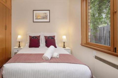 Alpine House Views Over Lake Jindabyne & The Snowy Mountains - Accommodation Port Hedland 2