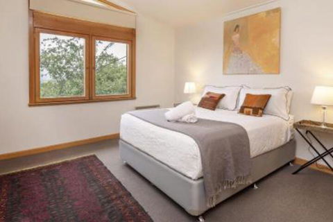 Alpine House Views Over Lake Jindabyne & The Snowy Mountains - Accommodation Port Hedland 0