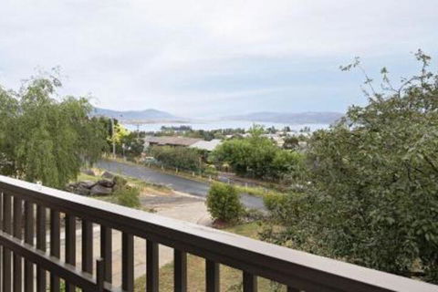 Alpine House Views Over Lake Jindabyne & The Snowy Mountains - Accommodation Port Hedland 1