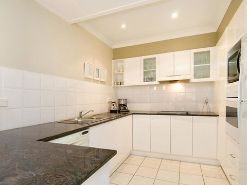 Terrigal Townhouse 1 / 21 Campbell Crescent Terrigal - Accommodation Port Hedland 2